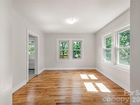 5th image of 462 Sand Hill Rd