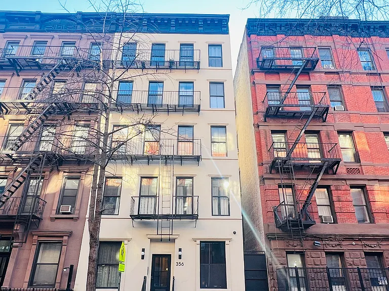 356 W 48th St #A — Photo 3