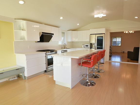 3rd image of 1775 Los Padres Blvd