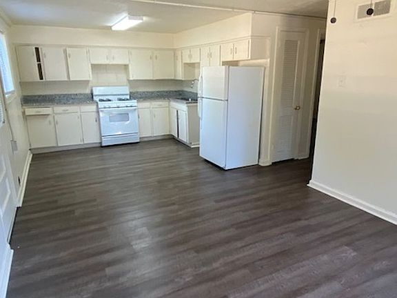 4th image of 4537 Saunders Dr #2