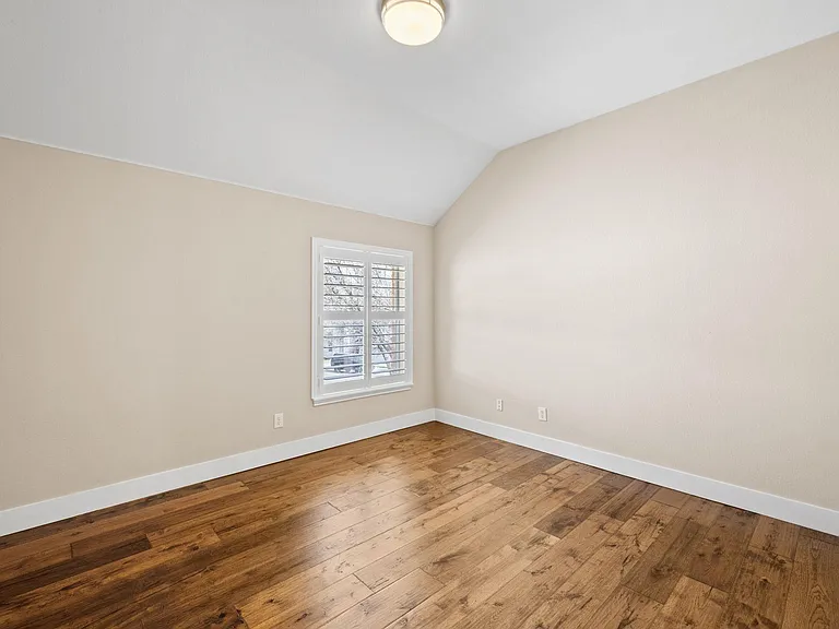 8112 Cobblestone — Photo 29