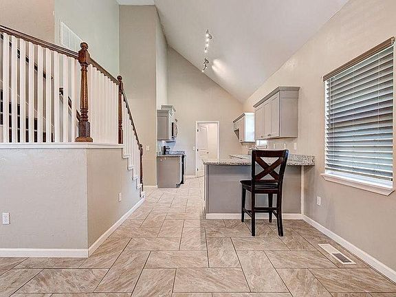 5th image of 905 SE 10th St #1