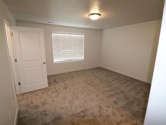 4th image of 551 W 1520 S #3105-1