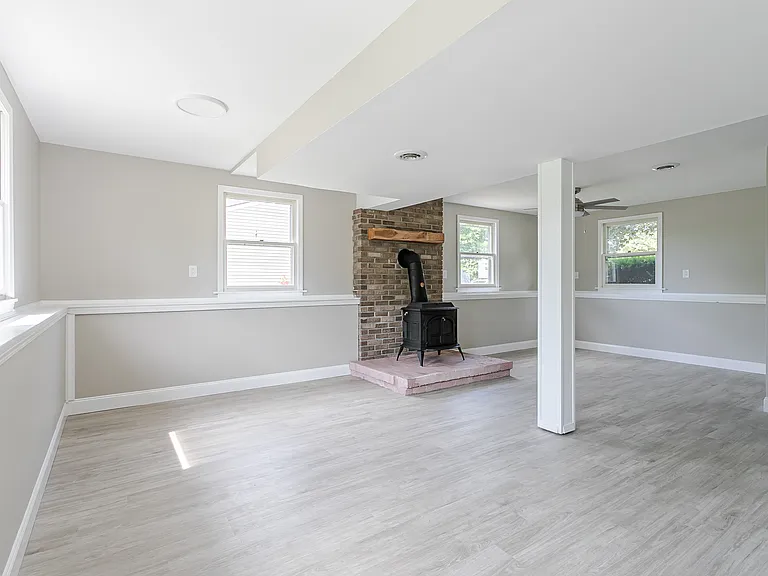 1736 Elmwood Cir — Photo 16