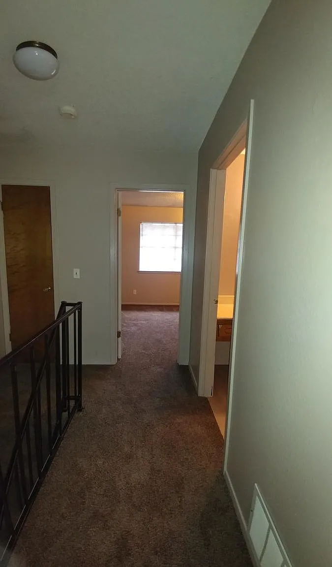 2 bed, 1.5 bath, 900 sqft, $1,000 — Photo 3