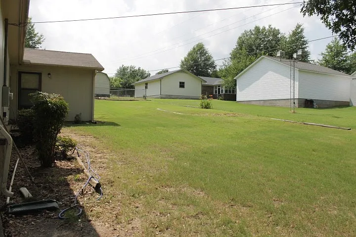 3806 Vickie Dr — Photo 23