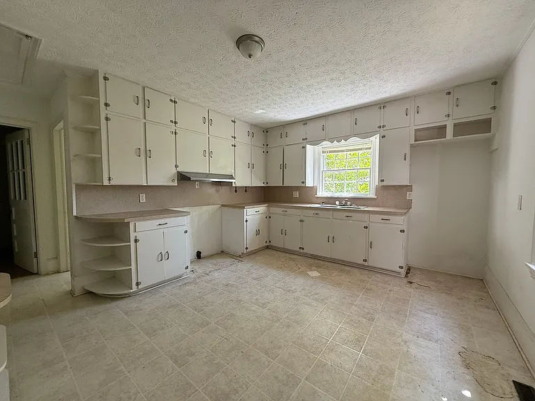 220 Woodside Dr — Photo 4