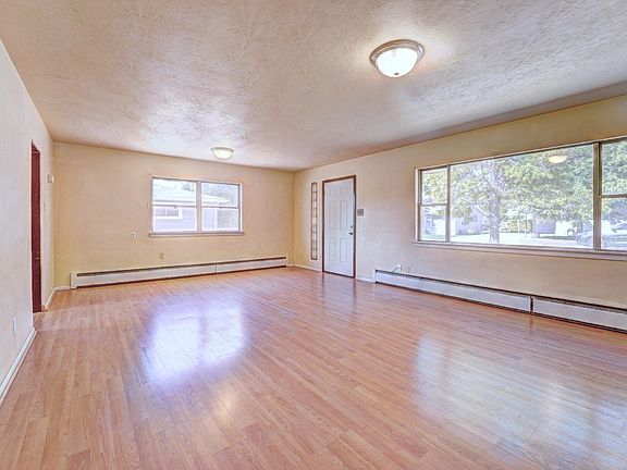 4th image of 1940 Linda Ln