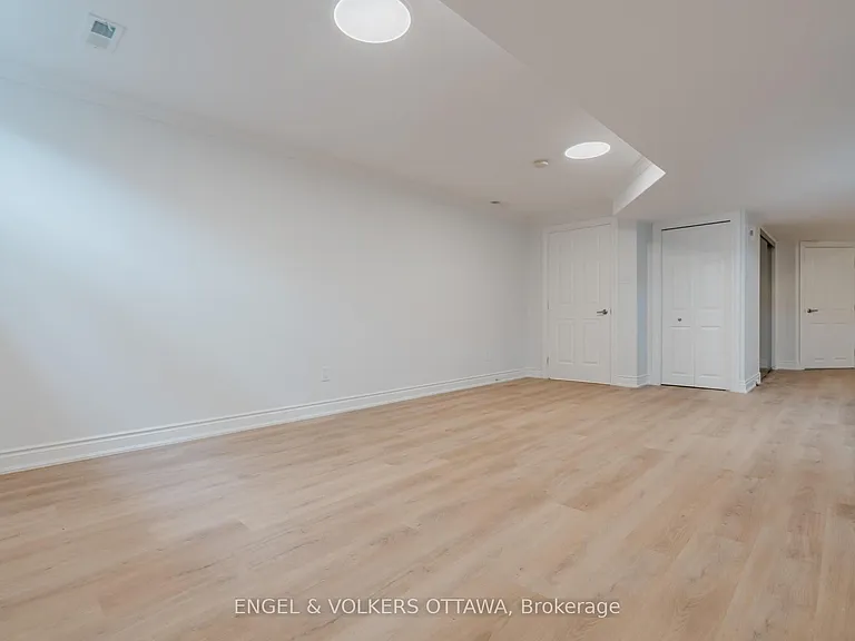 1649 Rosebella Ave #B — Photo 12