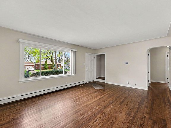 5th image of 21516 Madison St