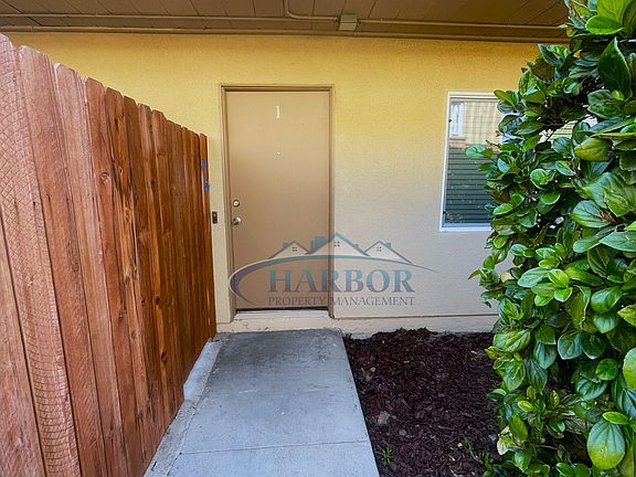 3rd image of 2300 Vanderbilt Ln APT 1