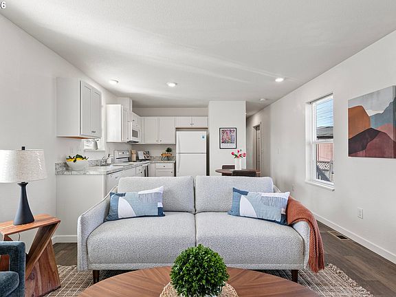 4th image of 1085 W 1st Ave Unit R