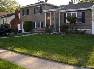 432 Pacific St, Massapequa Park, NY 11762