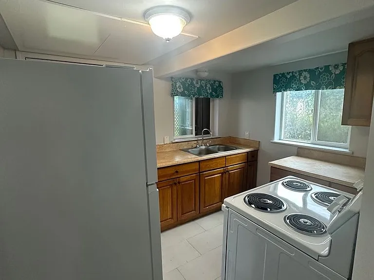 1521B Kinoole St — Photo 5