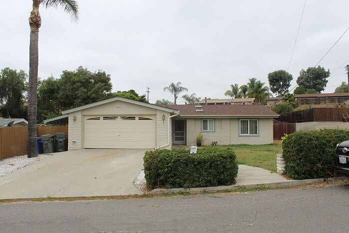 1st image of 934 Rose Dr