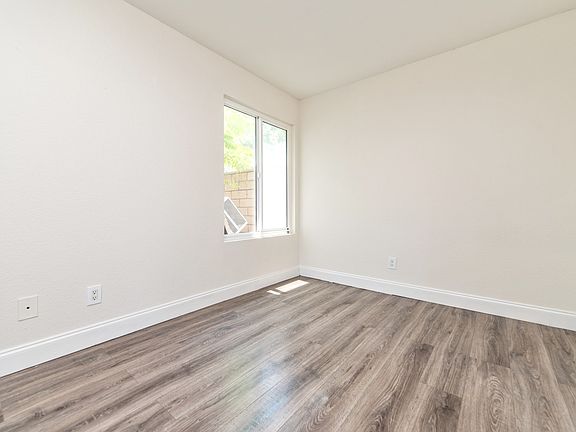 Bedroom / Office