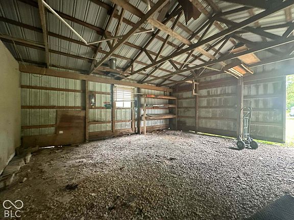 2nd image of 407 Country Lake Rd