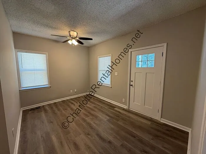 3 bed, 2.0 bath, 1148 sqft, $1,400 — Photo 2