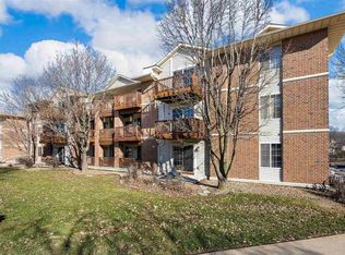 426 W Side Dr, Iowa City, IA 52246