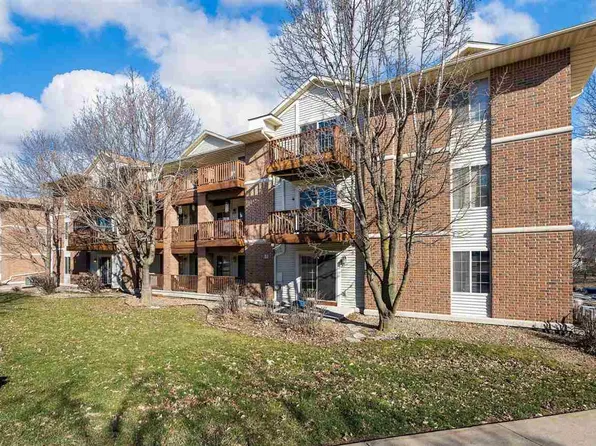 426 W Side Dr, Iowa City, IA 52246