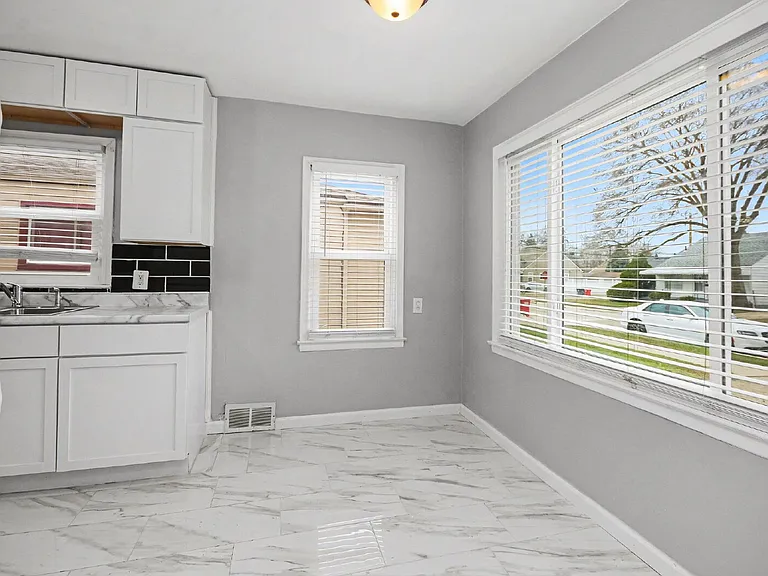 28320 Hillview St — Photo 6