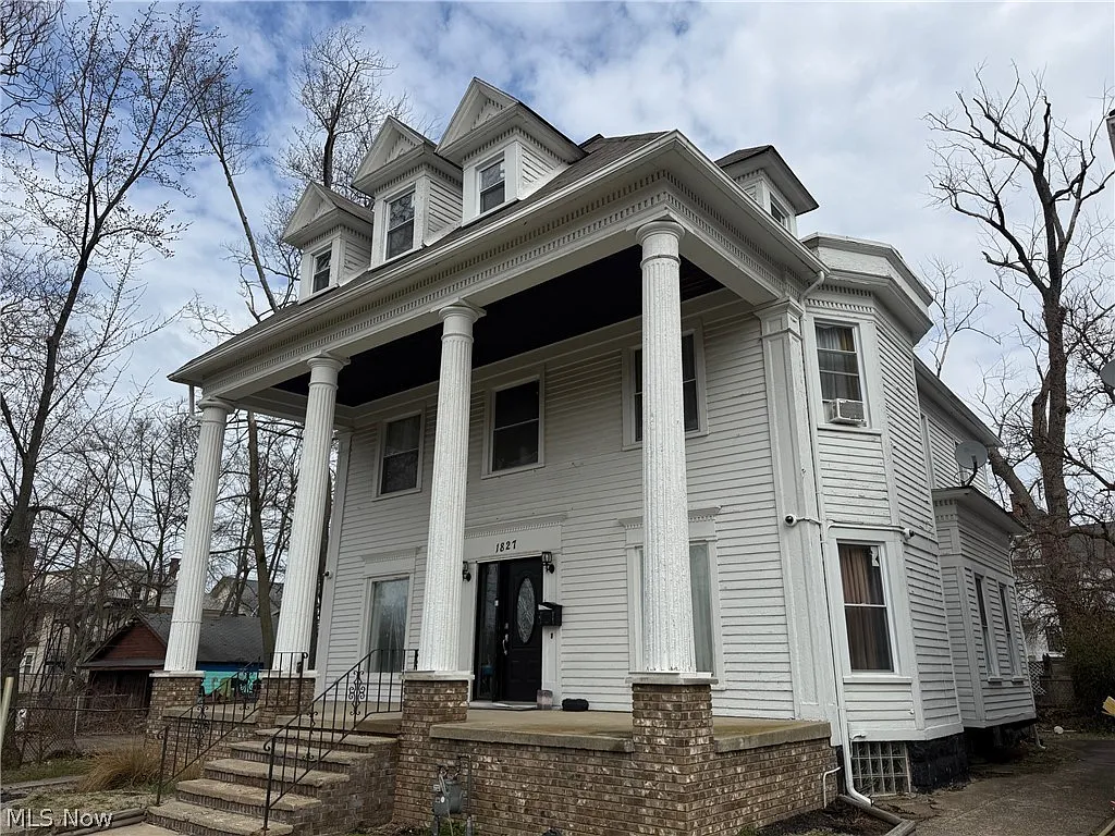 1827 Idlewood Ave photo 1