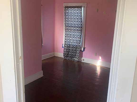 5th image of 610 E Polk St