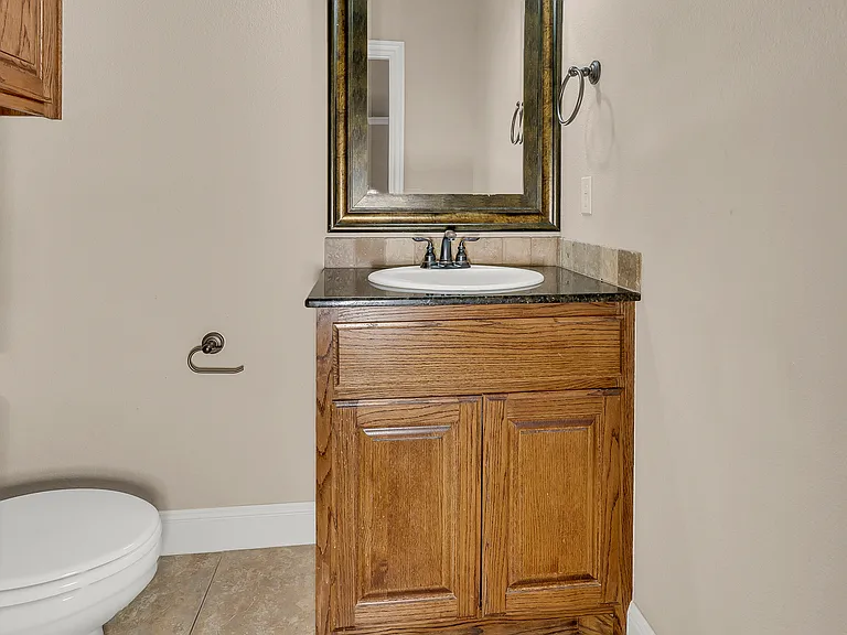 605 NW 17th Ct — Photo 11