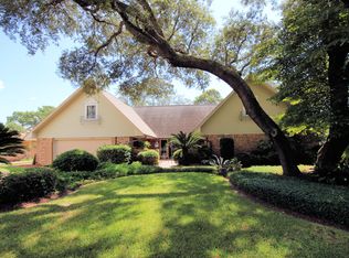 130 Country Club Rd, Shalimar, FL 32579