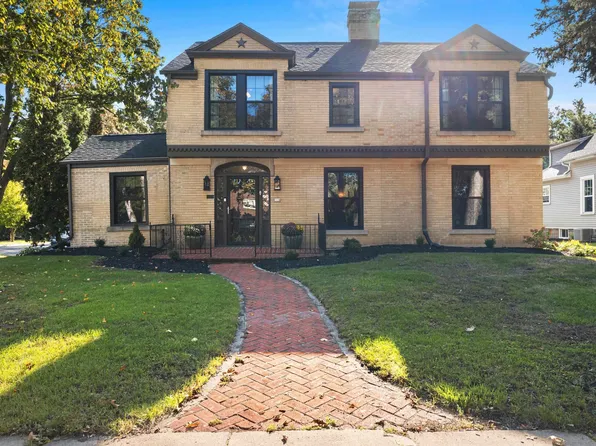 526 N Broadway St, De Pere, WI 54115
