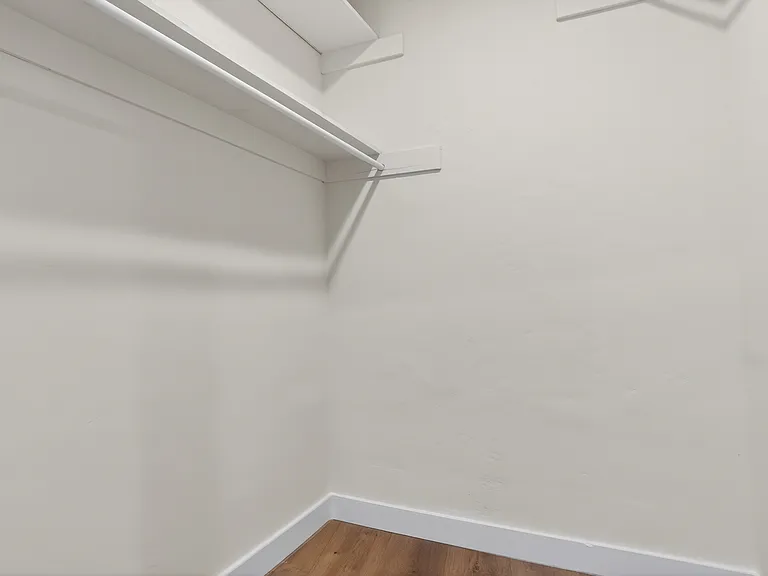 4711 Tyrone Ave — Photo 22