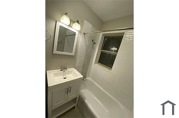 Building Photo - 1305 W 82nd St #1