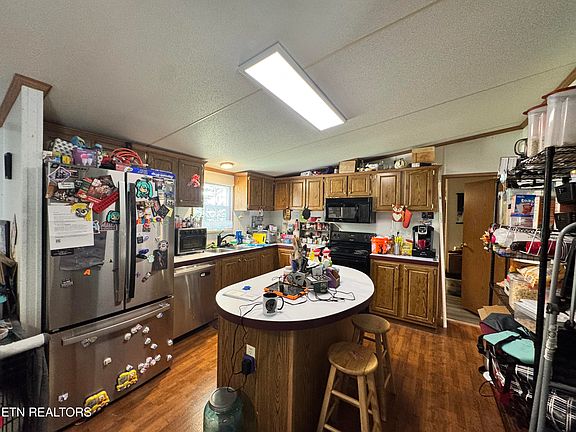 3rd image of 102 Loggers Ln