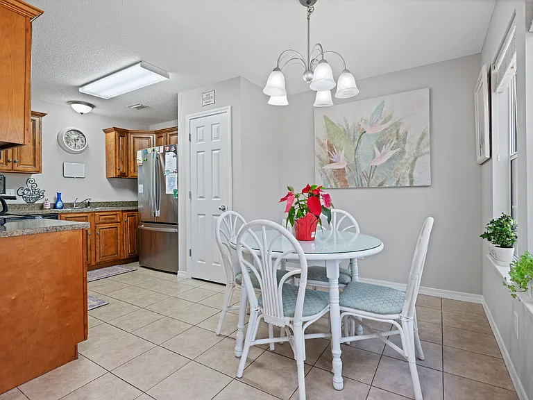 Tomrick Cir — Photo 5