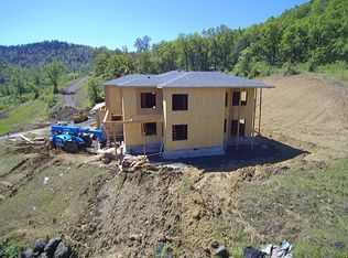 964 SE Golden Eagle Ave, Roseburg, OR 97470