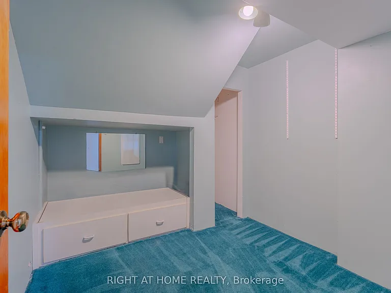 426 Seaton Dr — Photo 12