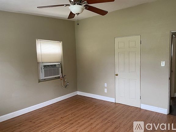 5th image of 814 Canovia Ave