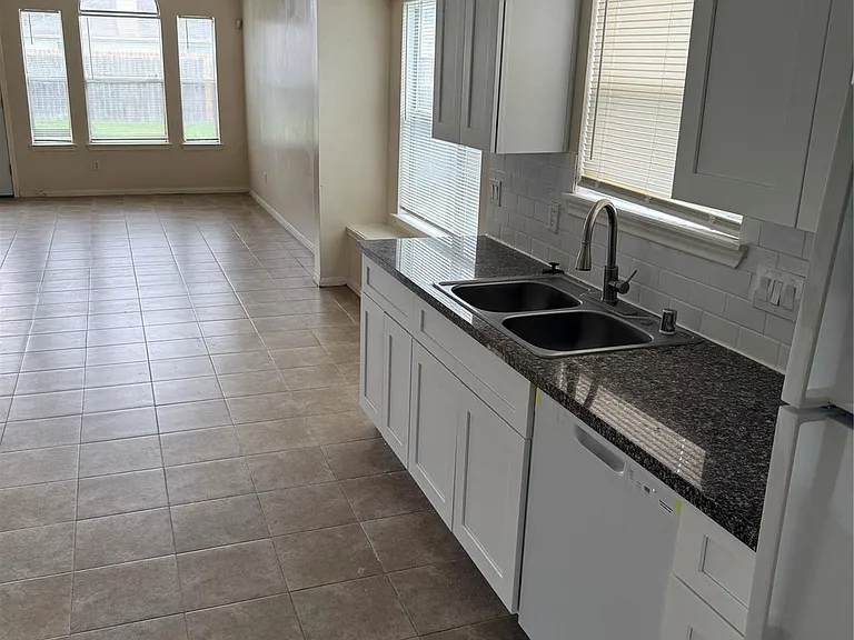 2226 Dawn Shadow Way — Photo 8