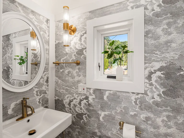 4701 Beach Dr SW — Photo 28
