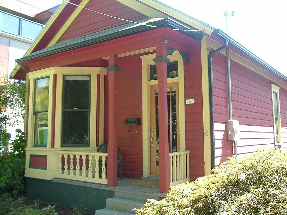 1st image of 444 NE Brazee St