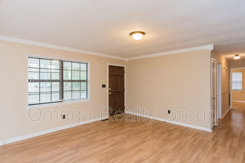 3 bed, 2.0 bath, 1889 sqft, $1,500 — Photo 4