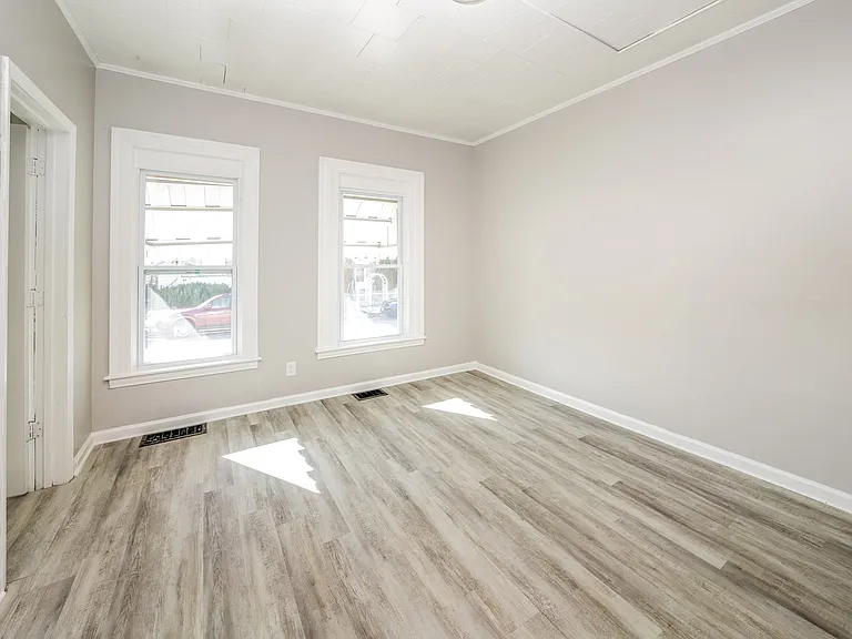 1473719_018_living_room_13600689.jpg