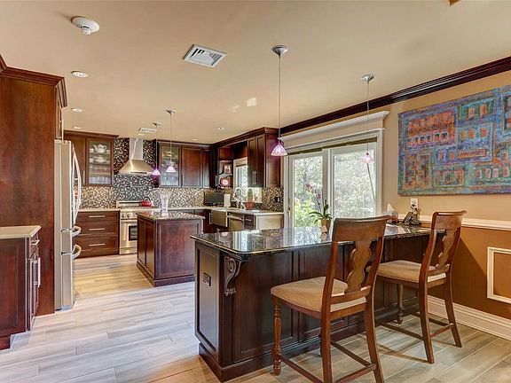 4th image of 6 Lagoon Ct