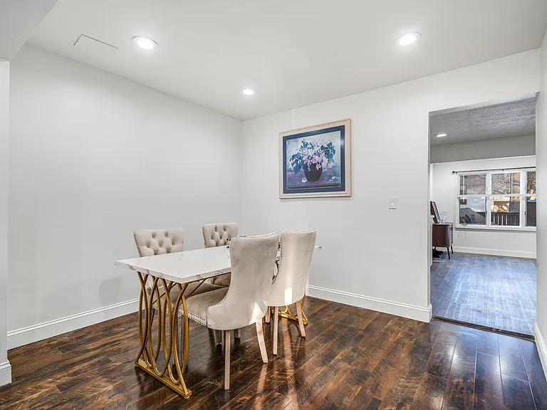 685 Ithaca Pl — Photo 16