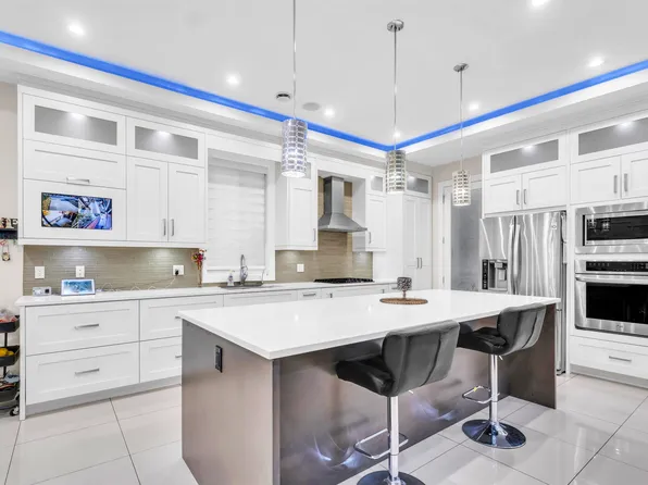 11899 74b Ave, Delta, BC V4C 1H2