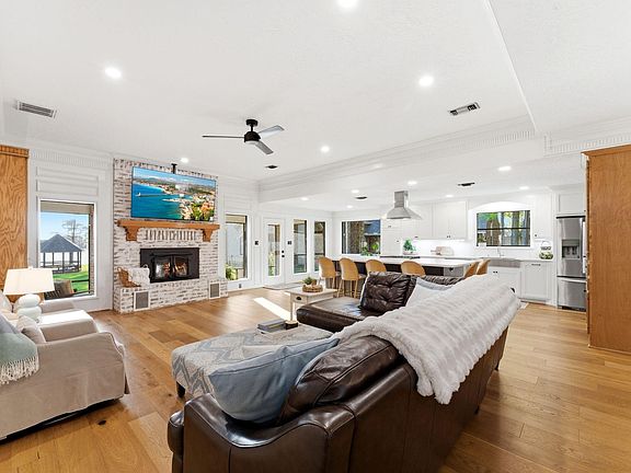 3rd image of 1125 River Rd