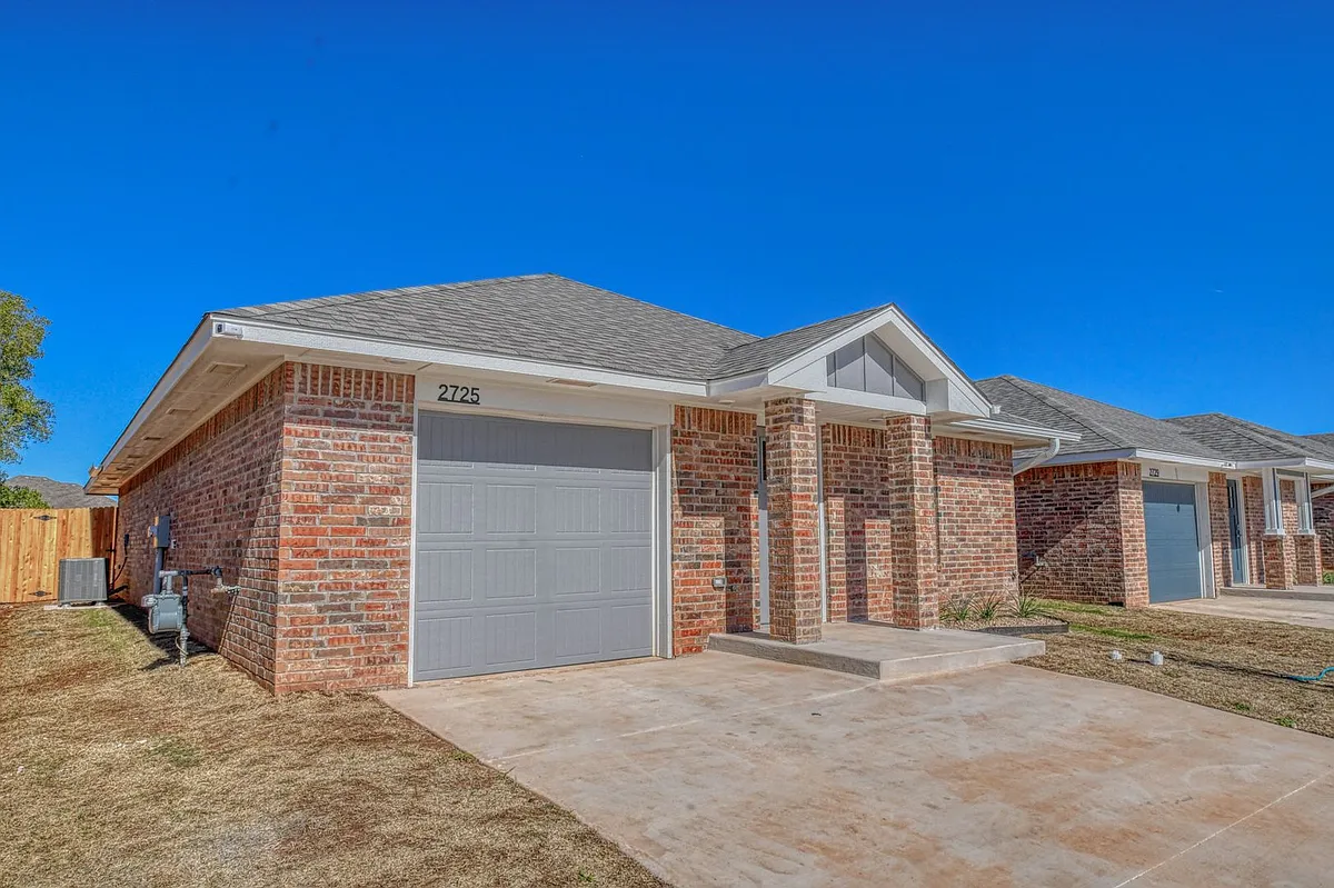 Building Photo - 2725 Clifton Ter