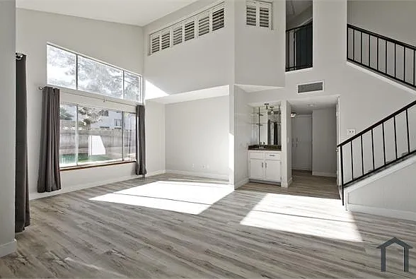 6 bed, 2200 sqft, $2,995 — Photo 4