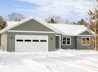 1842 Old Cabin Dr, Interlochen, MI 49643