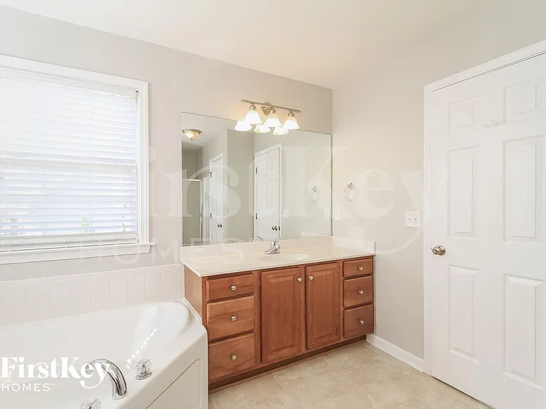 5320 Graycliff Ln — Photo 11